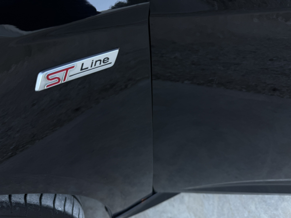 Ford Focus ST-Line Red Black